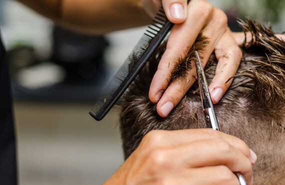 老若男女を対象にカットなど様々な施術 | 鹿沼で美容室と言えば丁寧なhair Critto