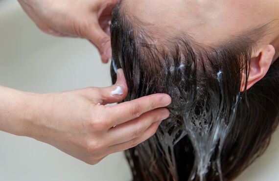 髪や地肌をいたわるヘッドスパの施術も好評 | 鹿沼で美容室と言えば丁寧なhair Critto